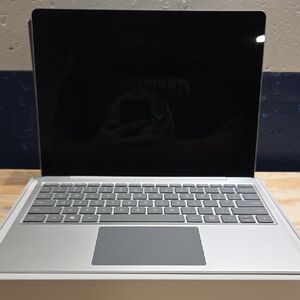 *MINT CONDITION* Microsoft Surface Laptop Go (1st Gen) - Gray | Touchscreen